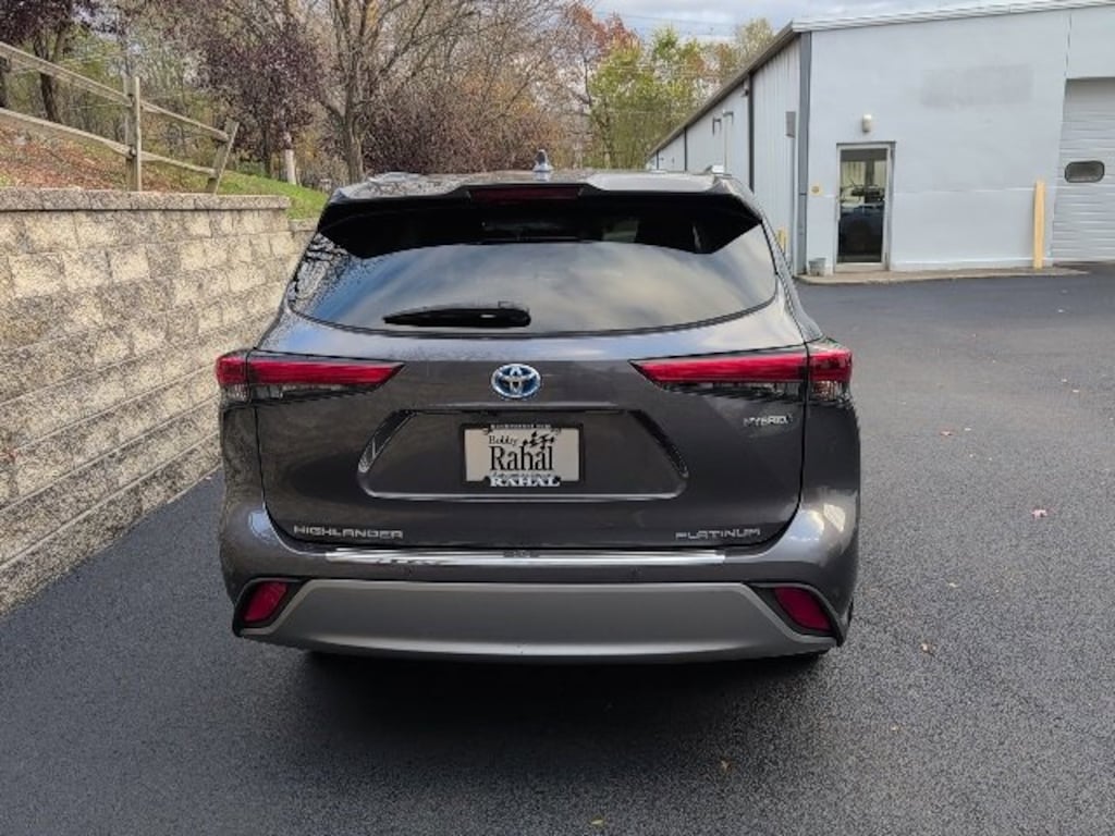 Used 2021 Toyota Highlander Hybrid Platinum