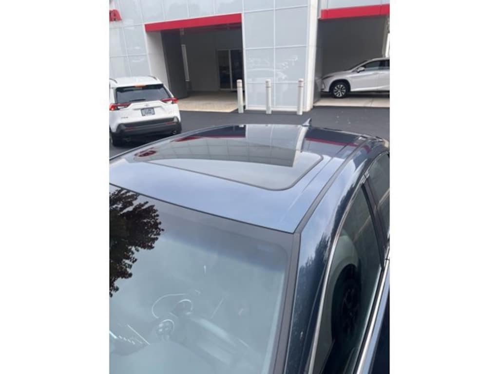 Used 2022 Toyota Avalon Hybrid Limited