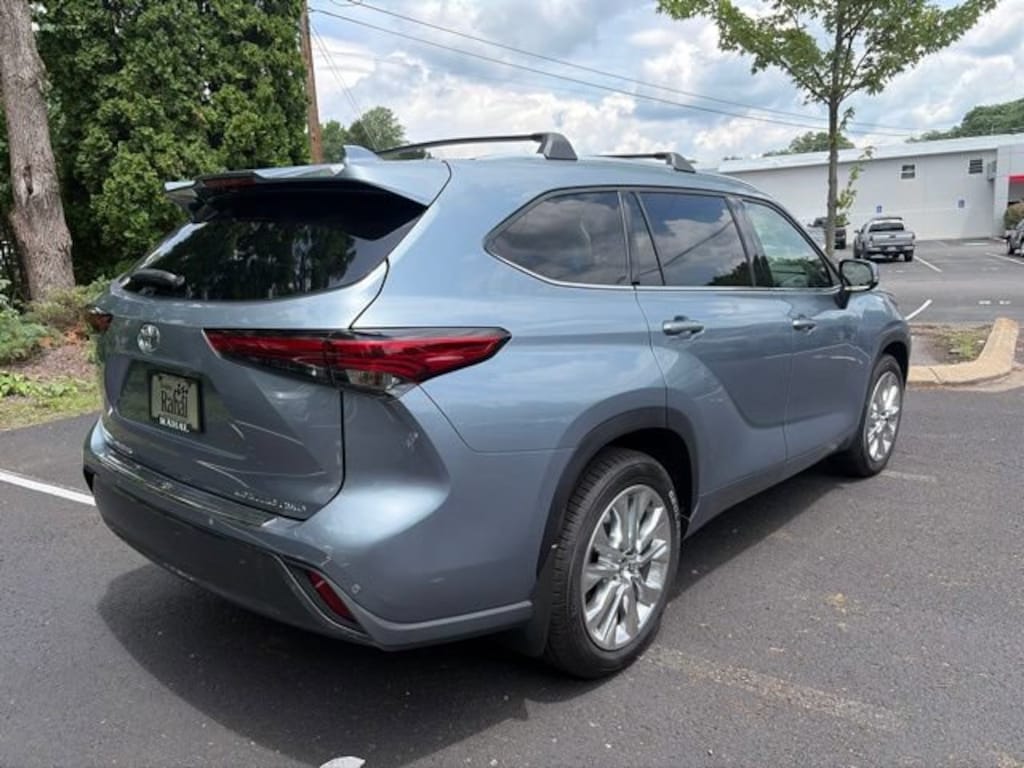 Used 2023 Toyota Highlander Limited