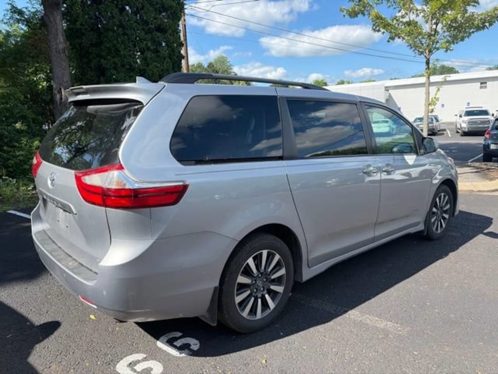 Used 2018 Toyota Sienna XLE