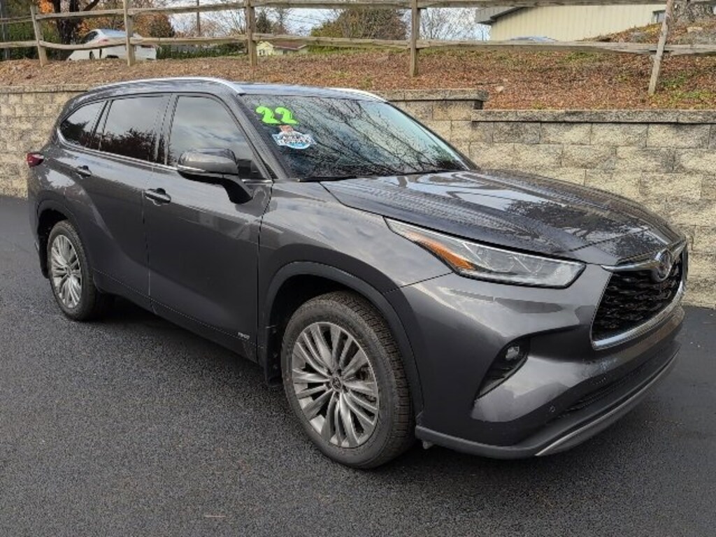 Used 2022 Toyota Highlander Hybrid Platinum