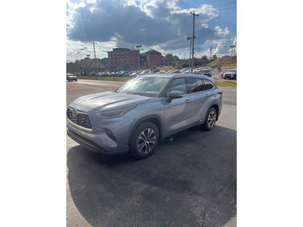 Used 2021 Toyota Highlander Hybrid XLE