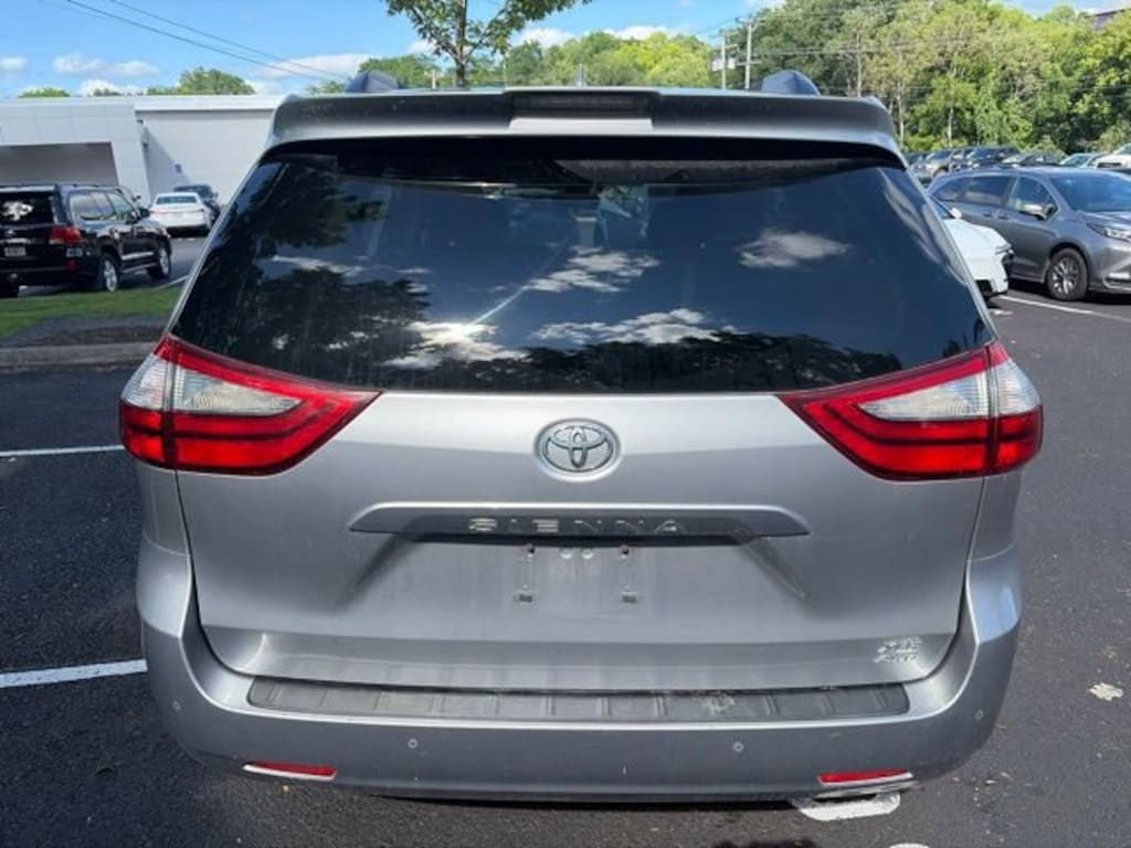 Used 2018 Toyota Sienna XLE