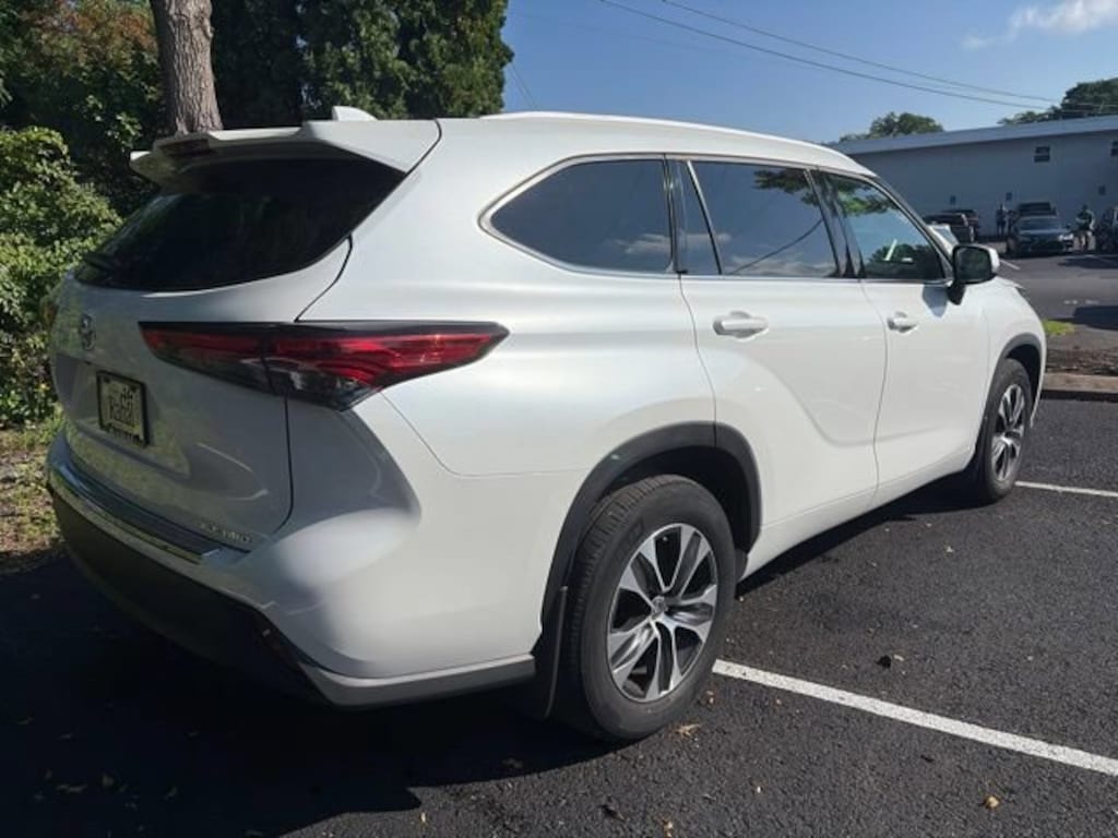 Used 2022 Toyota Highlander XLE
