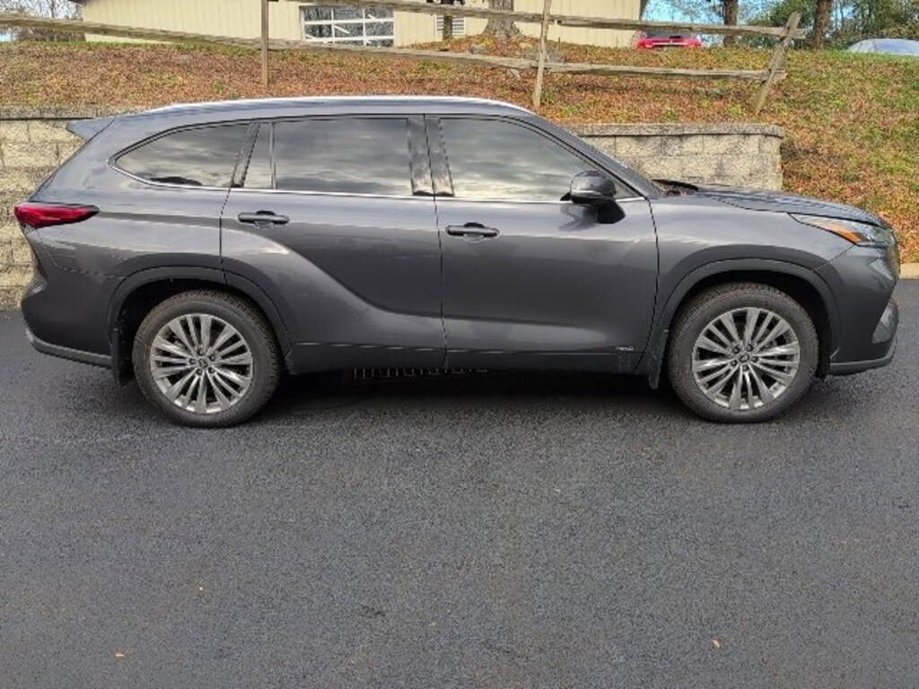 Used 2022 Toyota Highlander Hybrid Platinum