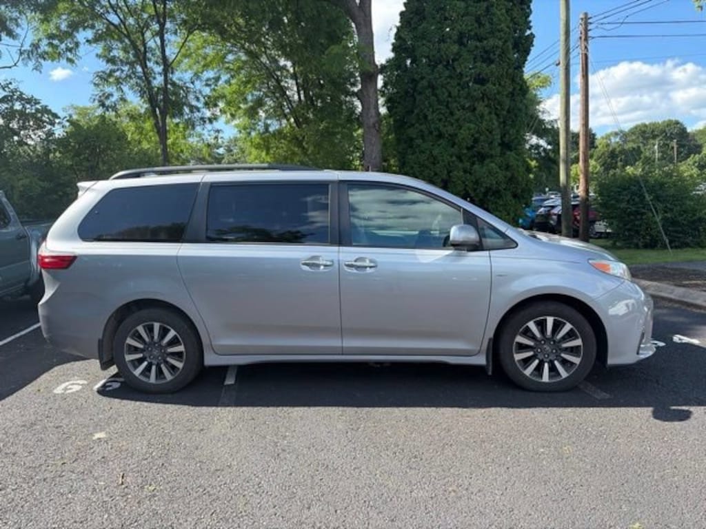 Used 2018 Toyota Sienna XLE