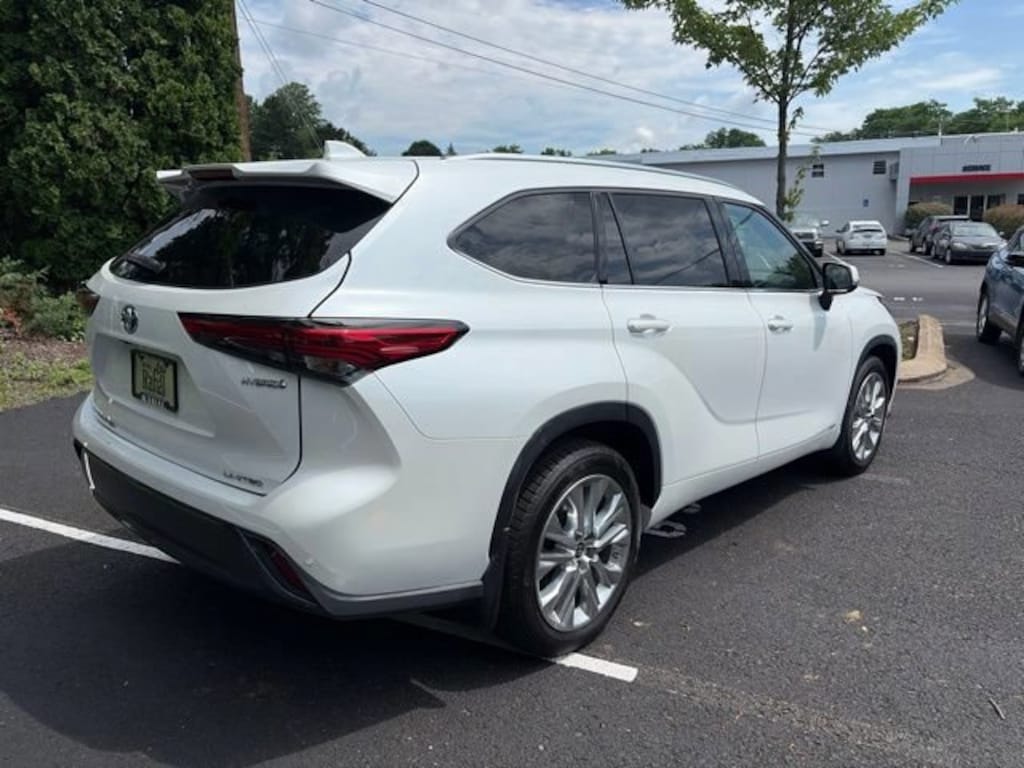 Used 2022 Toyota Highlander Hybrid Limited