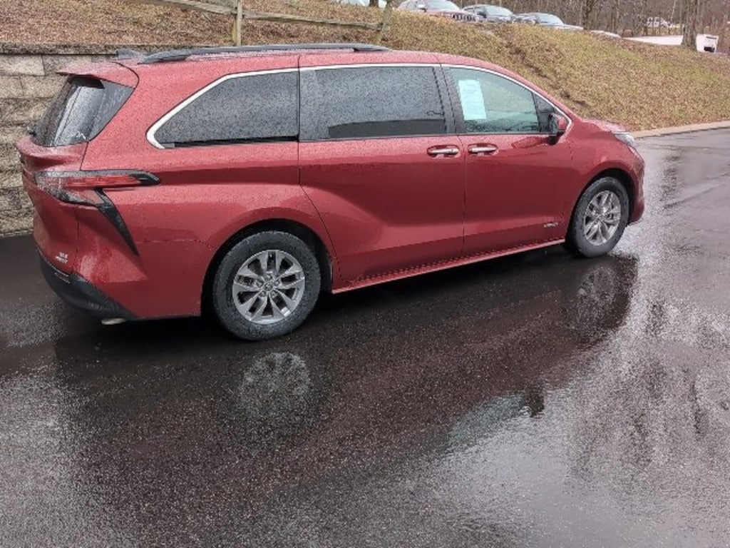 Used 2021 Toyota Sienna XLE