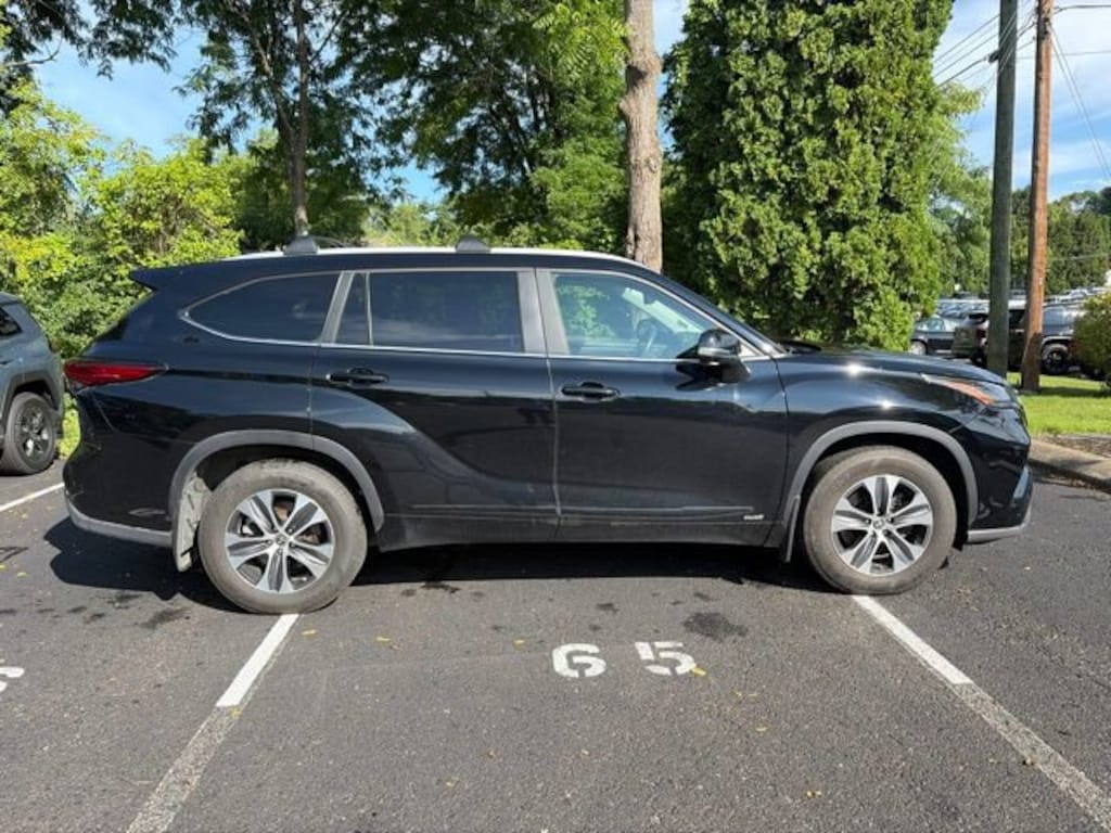 Used 2023 Toyota Highlander Hybrid XLE