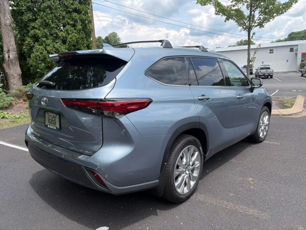 Used 2023 Toyota Highlander Limited SUV