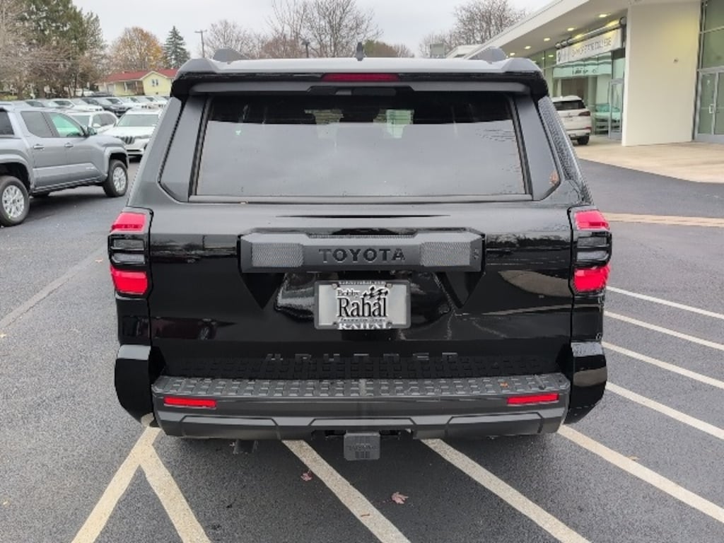 New 2025 Toyota 4Runner SR5 SUV