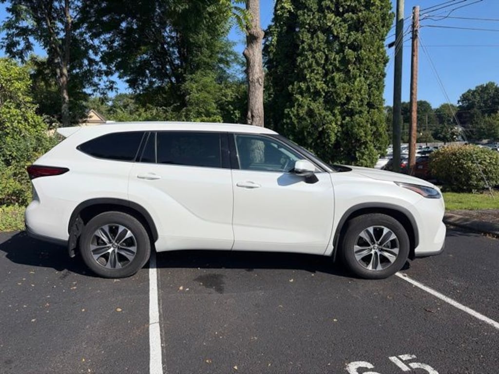 Used 2022 Toyota Highlander XLE SUV