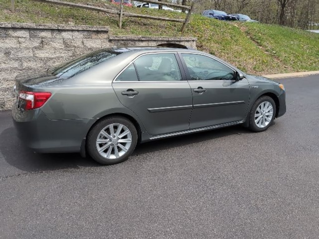 Used 2014 Toyota Camry Hybrid XLE Sedan