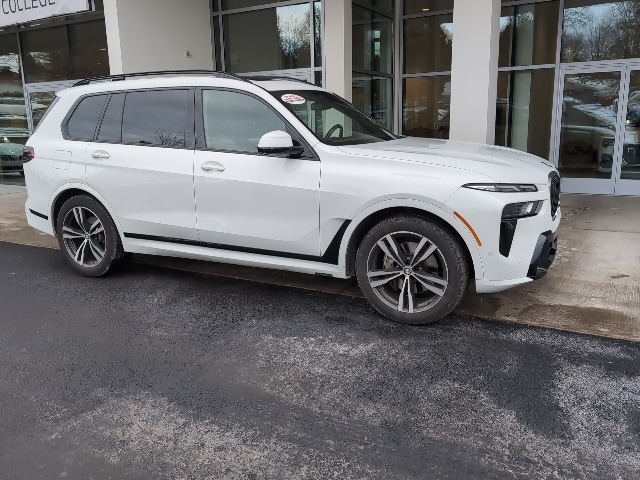 2024 BMW X7 40i's photo
