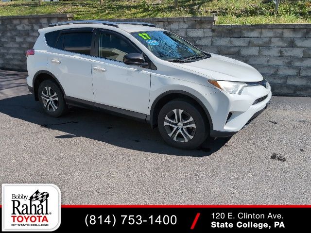 2017 Toyota RAV4 LE AWD's photo