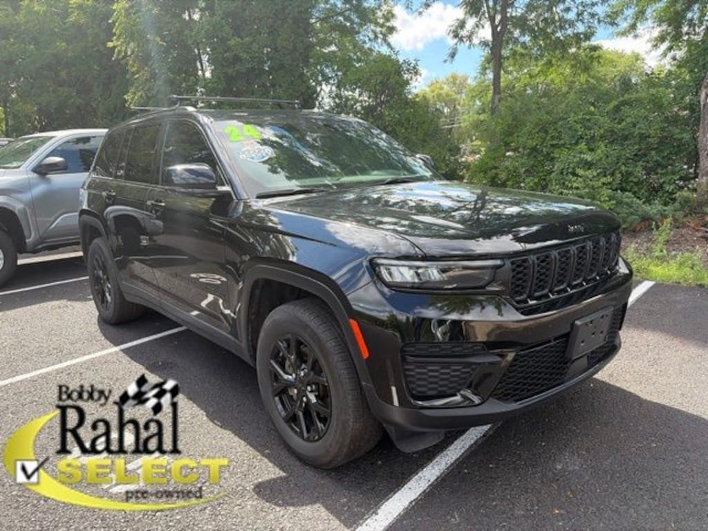 Used 2024 Jeep Grand Cherokee Laredo SUV