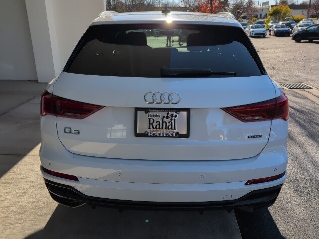 2022 Audi Q3 45 TFSI S line Premium photo 3