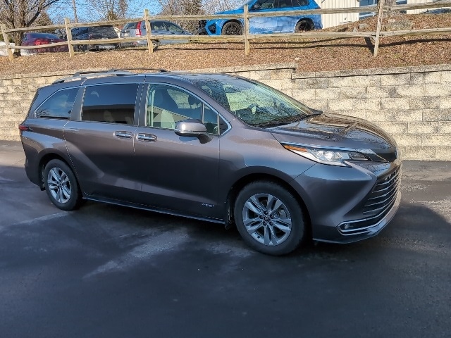 2021 Toyota Sienna Limited's photo
