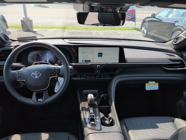 2025 Toyota Crown Signia Limited photo 4