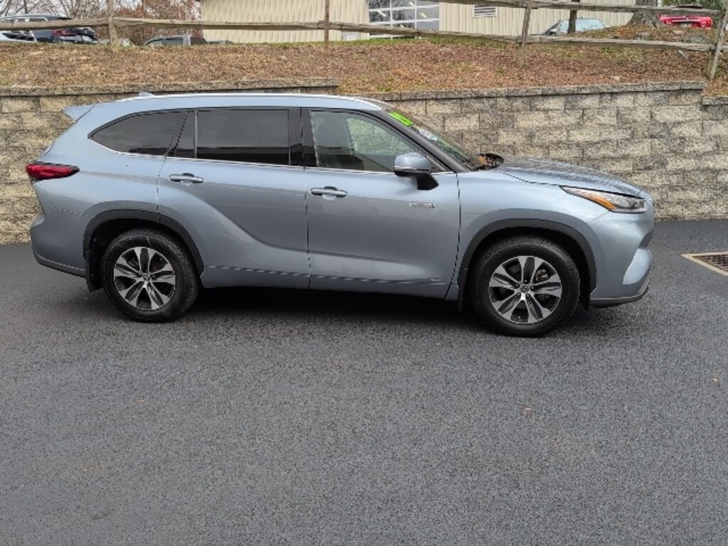 Used 2021 Toyota Highlander Hybrid XLE SUV