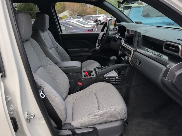 2026 Toyota Tacoma SR5 - Photo 26