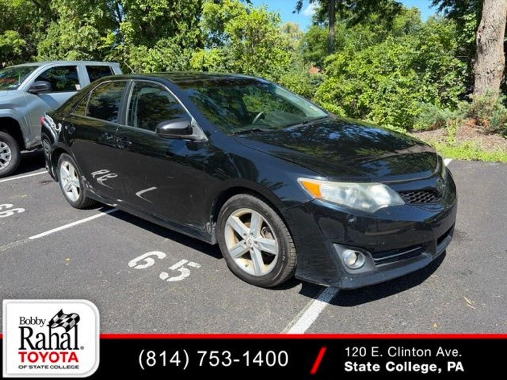 Used 2013 Toyota Camry SE Sedan
