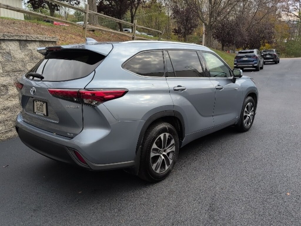 Used 2021 Toyota Highlander Hybrid XLE SUV