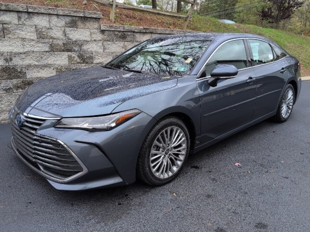 Used 2022 Toyota Avalon Hybrid Limited Sedan
