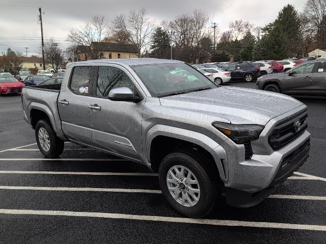 2025 Toyota Tacoma SR5's photo