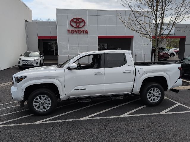 2026 Toyota Tacoma SR5 - Photo 8