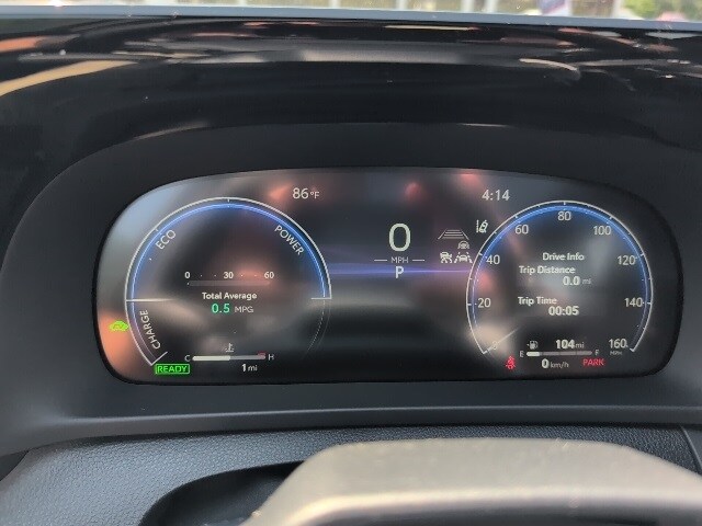 2025 Toyota Crown Signia Limited photo 2