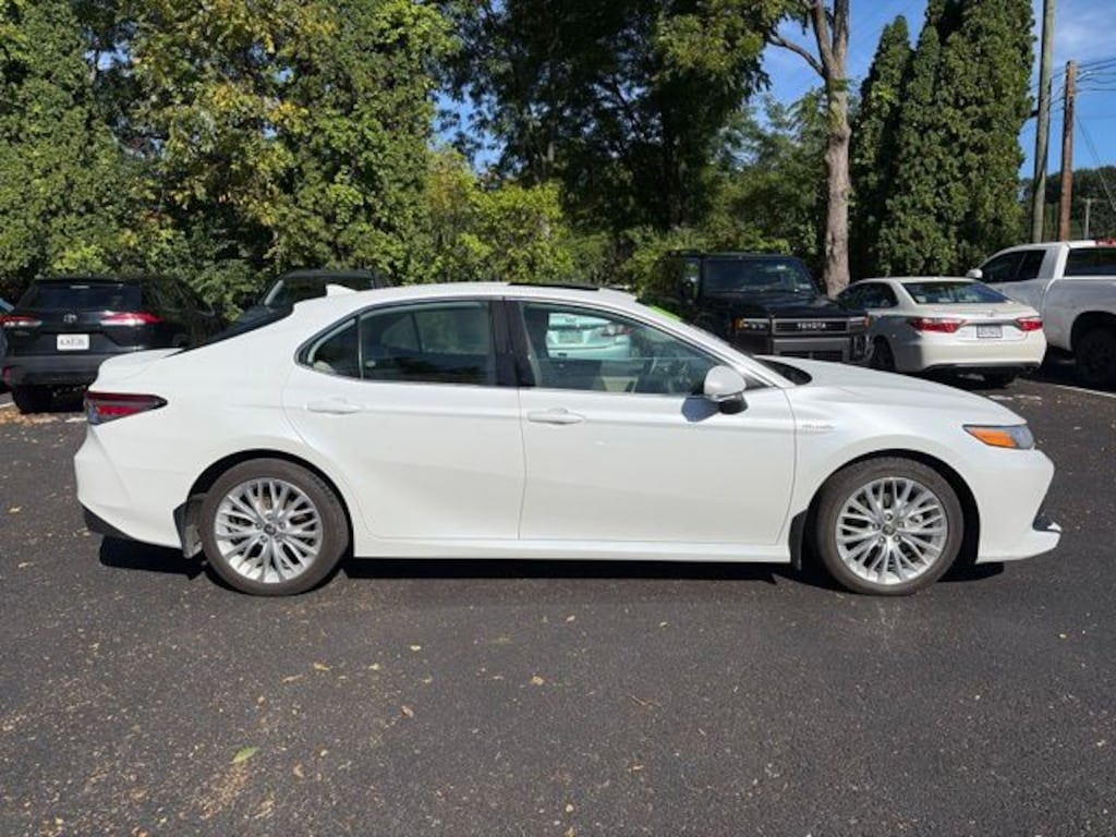 Used 2020 Toyota Camry Hybrid XLE Sedan