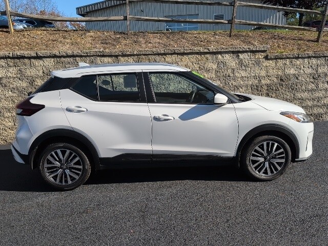 2023 Nissan Kicks SV photo 2