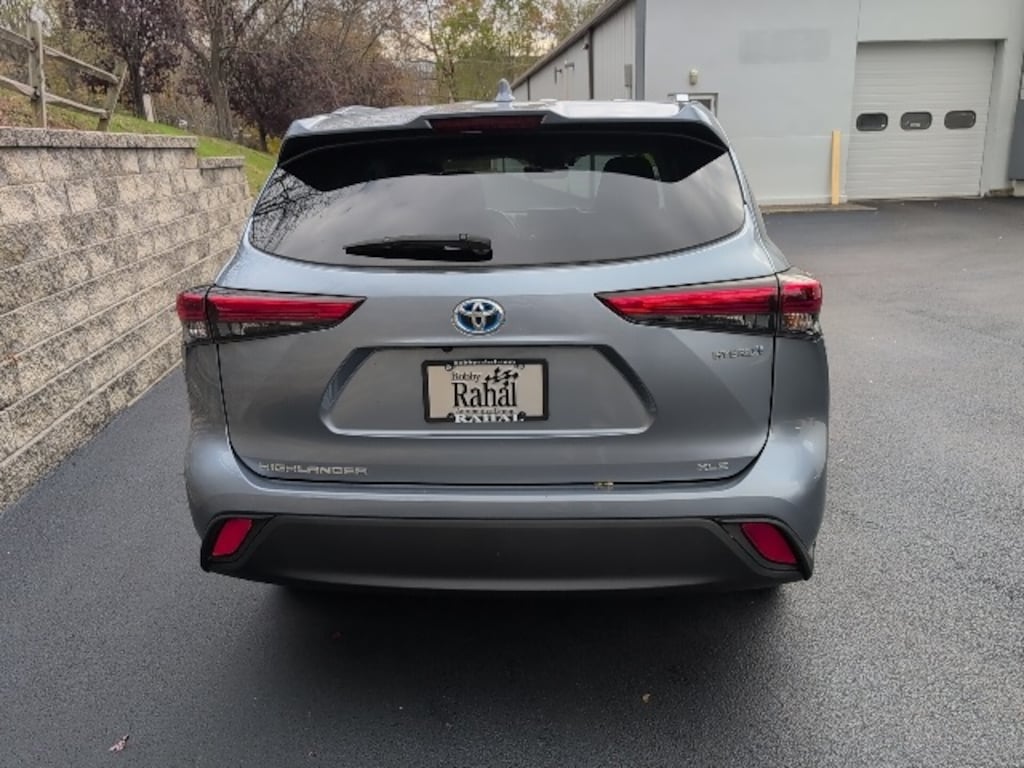 Used 2021 Toyota Highlander Hybrid XLE SUV