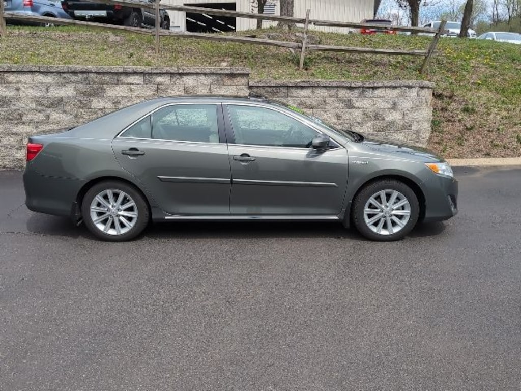 Used 2014 Toyota Camry Hybrid XLE Sedan