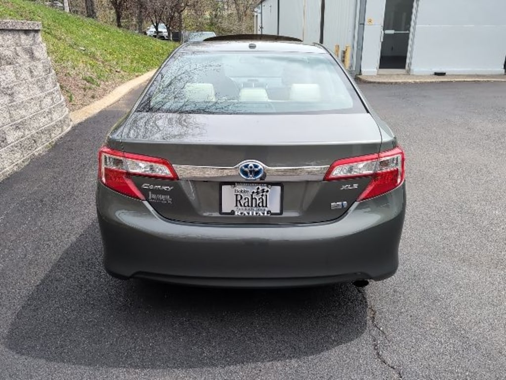 Used 2014 Toyota Camry Hybrid XLE Sedan
