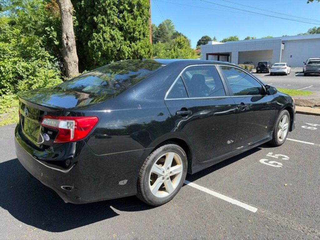 Used 2013 Toyota Camry SE Sedan