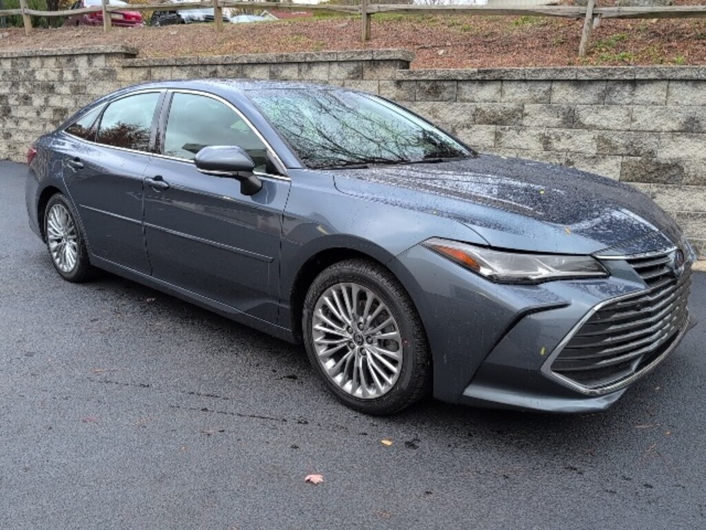Used 2022 Toyota Avalon Hybrid Limited Sedan