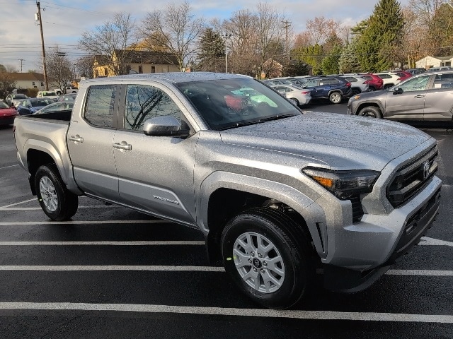 2025 Toyota Tacoma SR5's photo