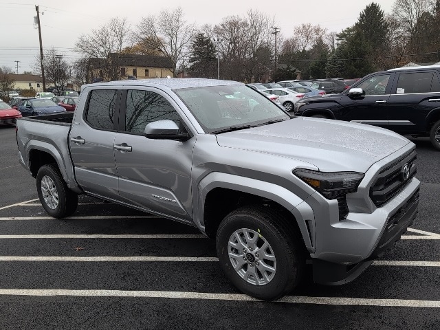 2025 Toyota Tacoma SR5's photo