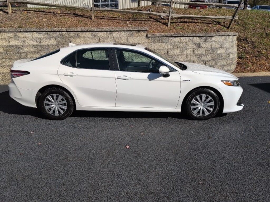 Used 2018 Toyota Camry Hybrid Sedan