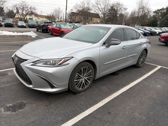 2023 Lexus ES Hybrid 300h's photo
