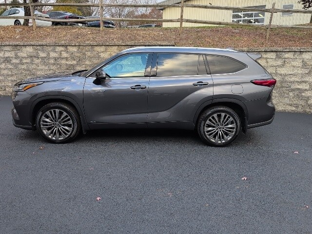 2021 Toyota Highlander Hybrid Platinum photo 3