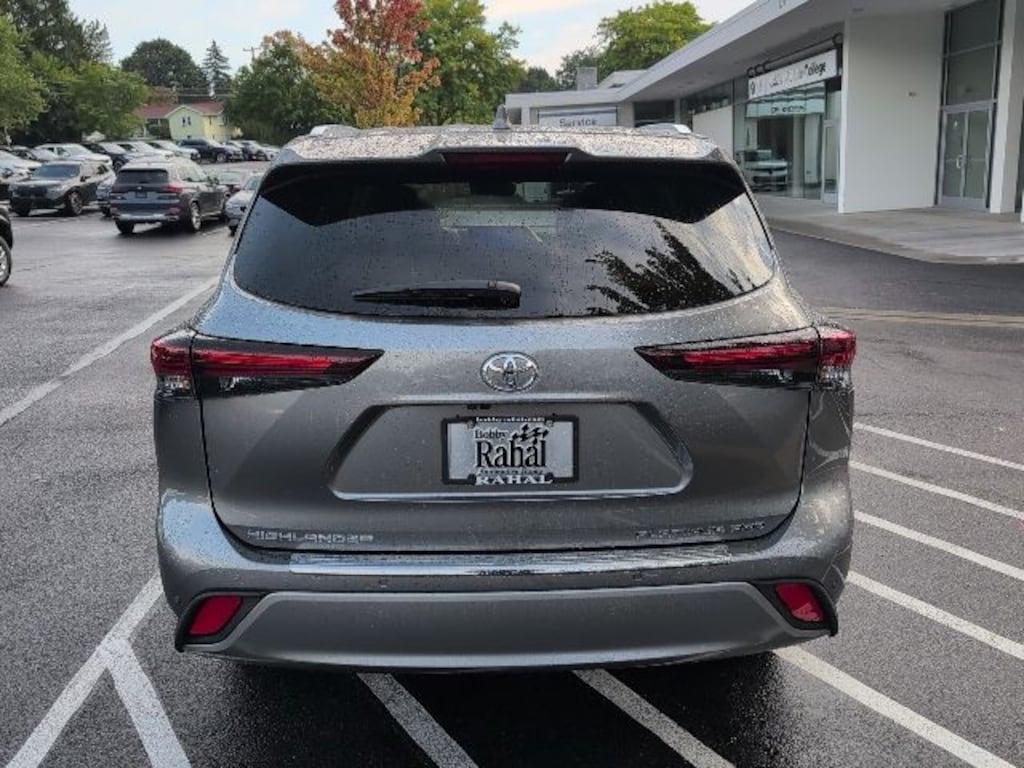 New 2026 Toyota Highlander Platinum SUV