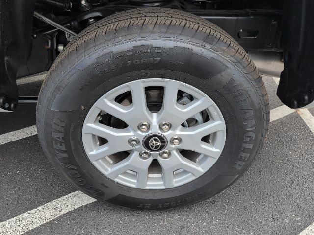 2026 Toyota Tacoma SR5 - Photo 11