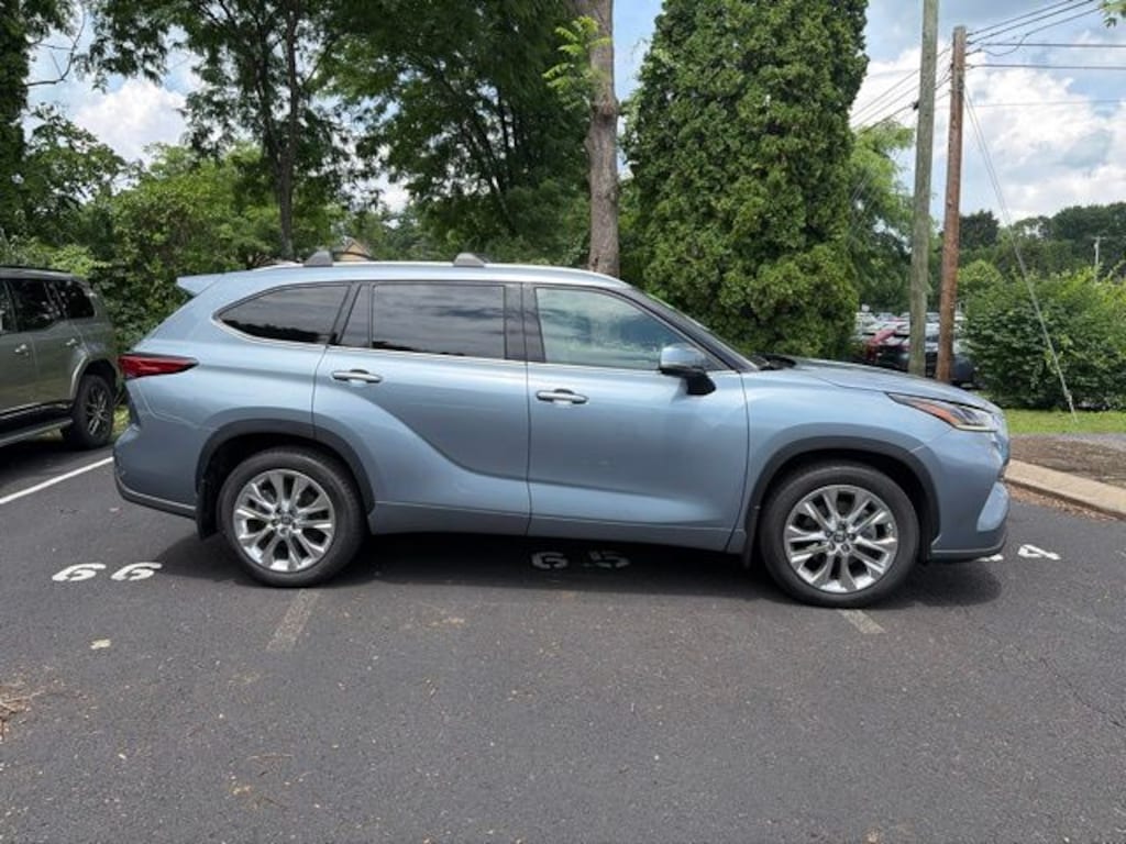 Used 2023 Toyota Highlander Limited SUV