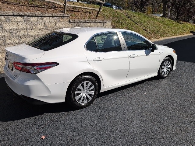 2018 Toyota Camry Hybrid LE photo 3
