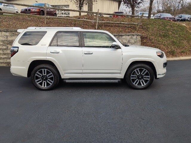 2022 Toyota 4Runner Limited photo 2