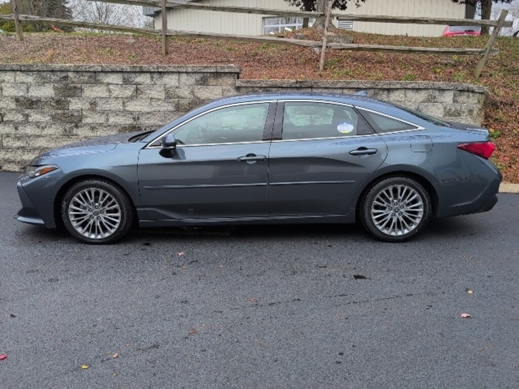 Used 2022 Toyota Avalon Hybrid Limited Sedan