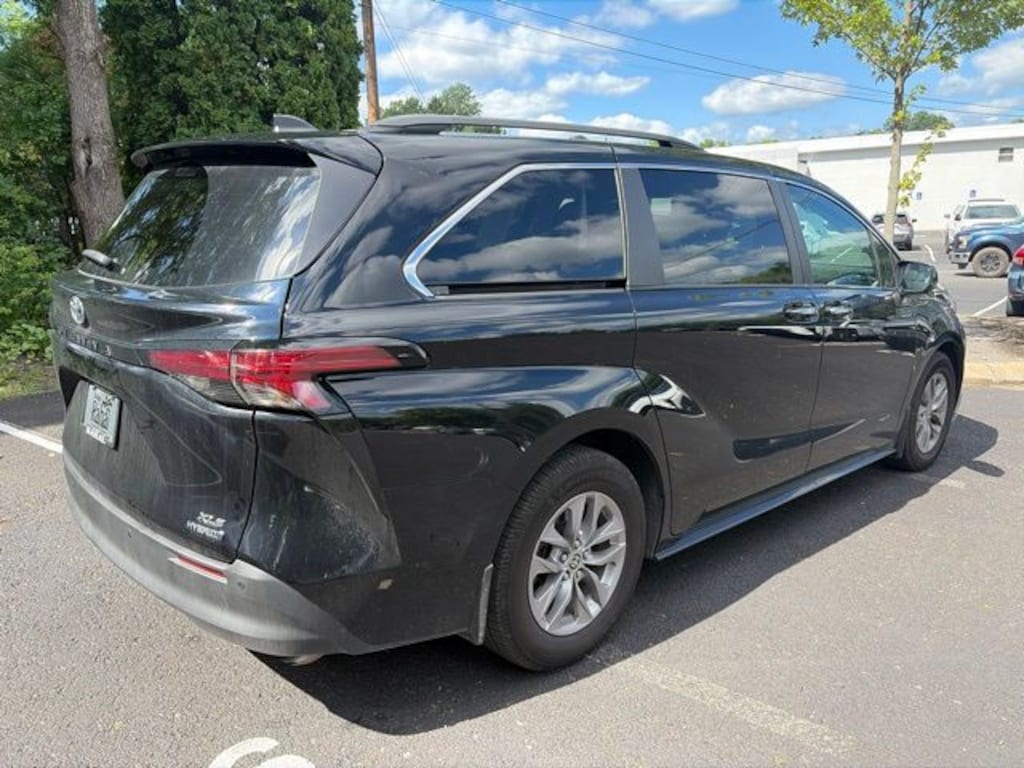 Used 2022 Toyota Sienna XLE 7 Passenger Van Passenger Van